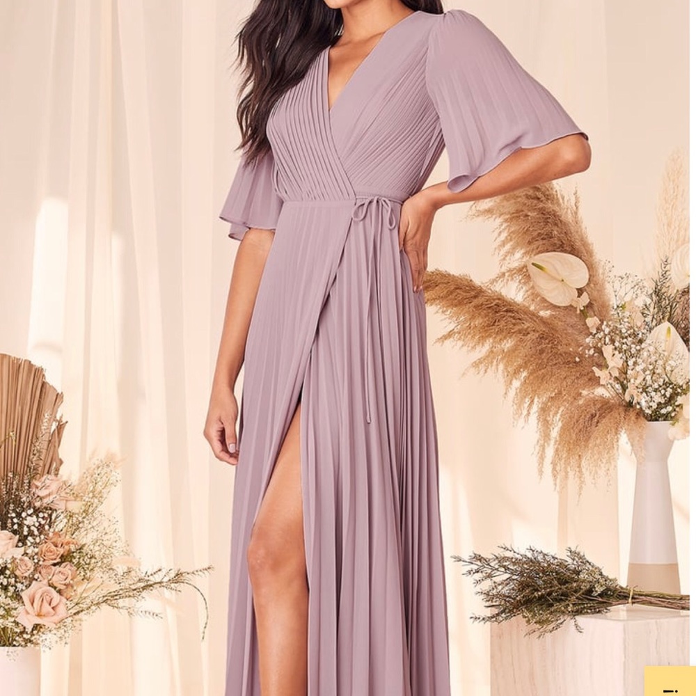 Lulus Lilac pleated dress - size XS BRAND NEW